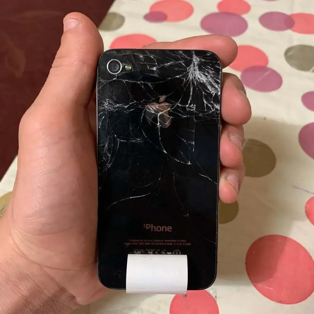 Apple iPhone 4 8GB in Black for Verizon FOR PARTS